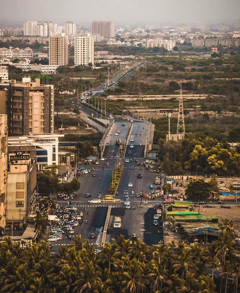 Surat: Traffic nightmare and a forest officer's gunshot – What Reddit is Saying